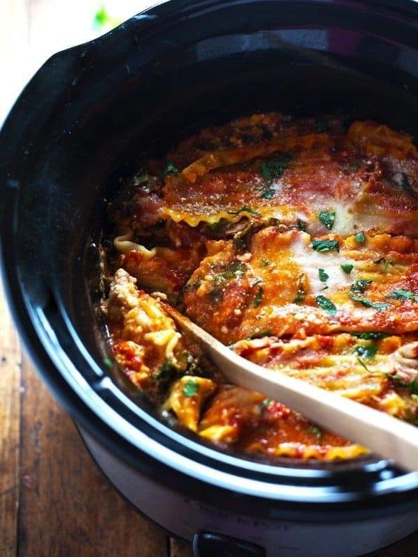 Super Easy Skinny Veggie Crockpot Lasagna - a handful of simple ingredients for a healthy family dinner. | https://quick-lean.today