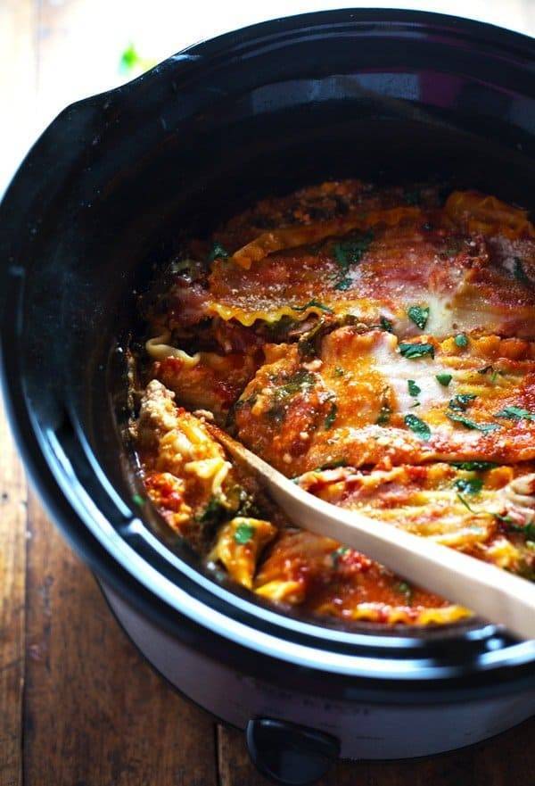 Super Easy Skinny Veggie Crockpot Lasagna - a handful of simple ingredients for a healthy family dinner. | https://quick-lean.today