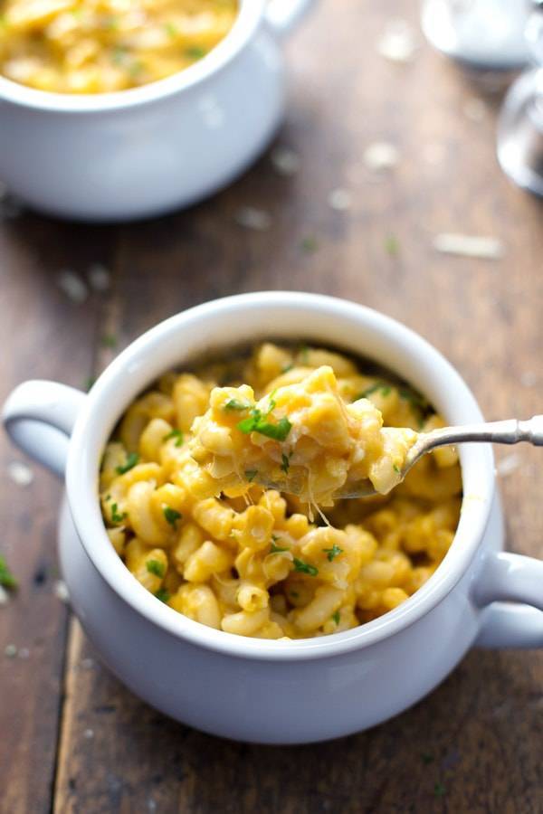 Healthy Mac and Cheese: one heaping cup of comfort food for just 350 calories. Simple, creamy, homemade goodness. So good! | pinchofyum.com Healthy Mac and Cheese: one heaping cup of comfort food for just 350 calories. Simple, creamy, homemade goodness. So good! | pinchofyum.com