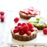 No-Bake Fruit Pizzas - nutritious raw ingredients and no refined sugar in these pretty little desserts! | pinchofyum.com