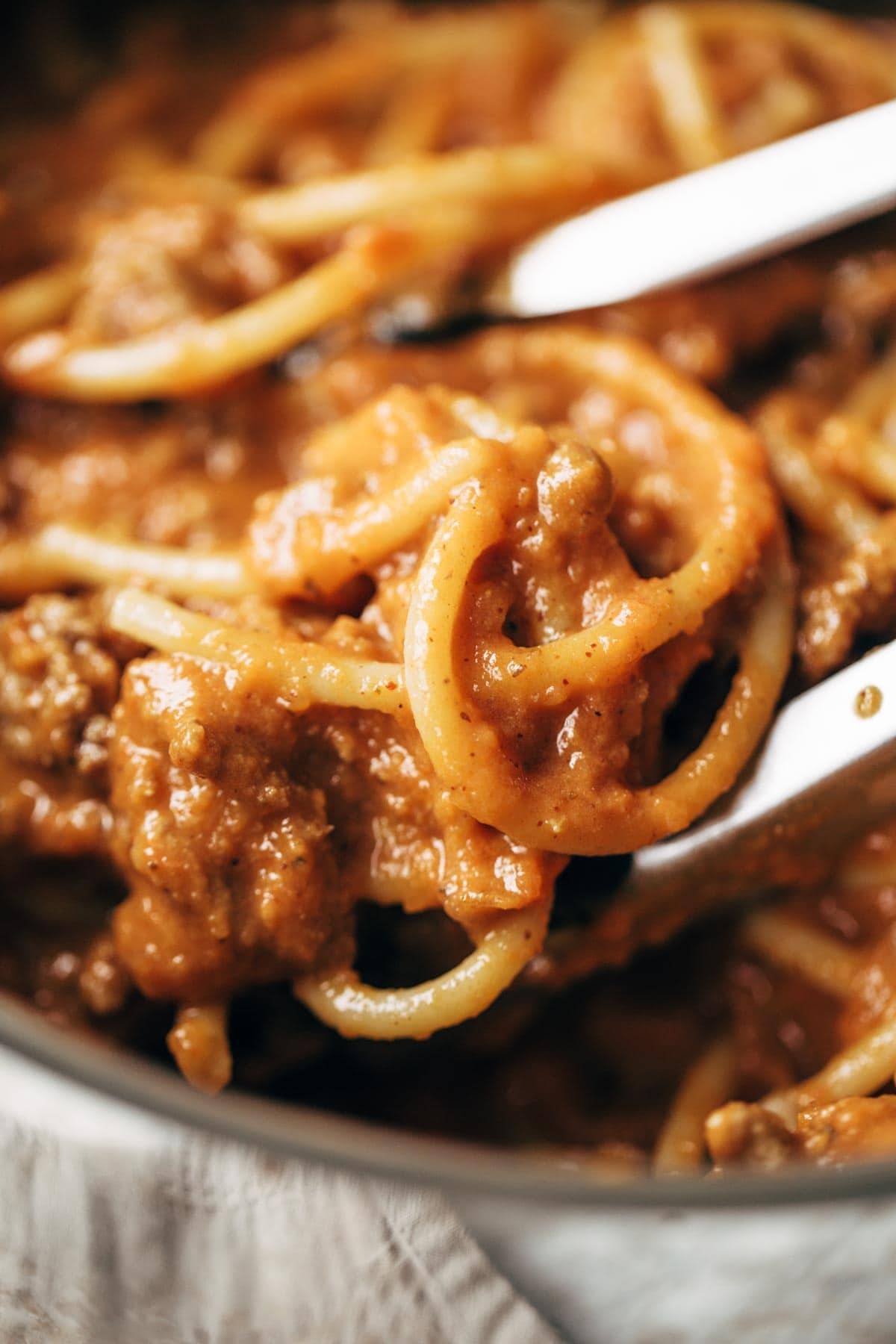 Creamy Pumpkin Spaghetti with Garlic Kale - this is the most crazy good combination! Spicy turkey, creamy pumpkin sauce, and pasta! | pinchofyum.com Creamy Pumpkin Spaghetti with Garlic Kale - this is the most crazy good combination! Spicy turkey, creamy pumpkin sauce, and pasta! | pinchofyum.com